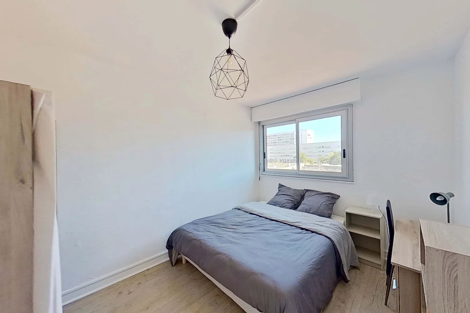 Room for rent in student apartment in , fully furnished