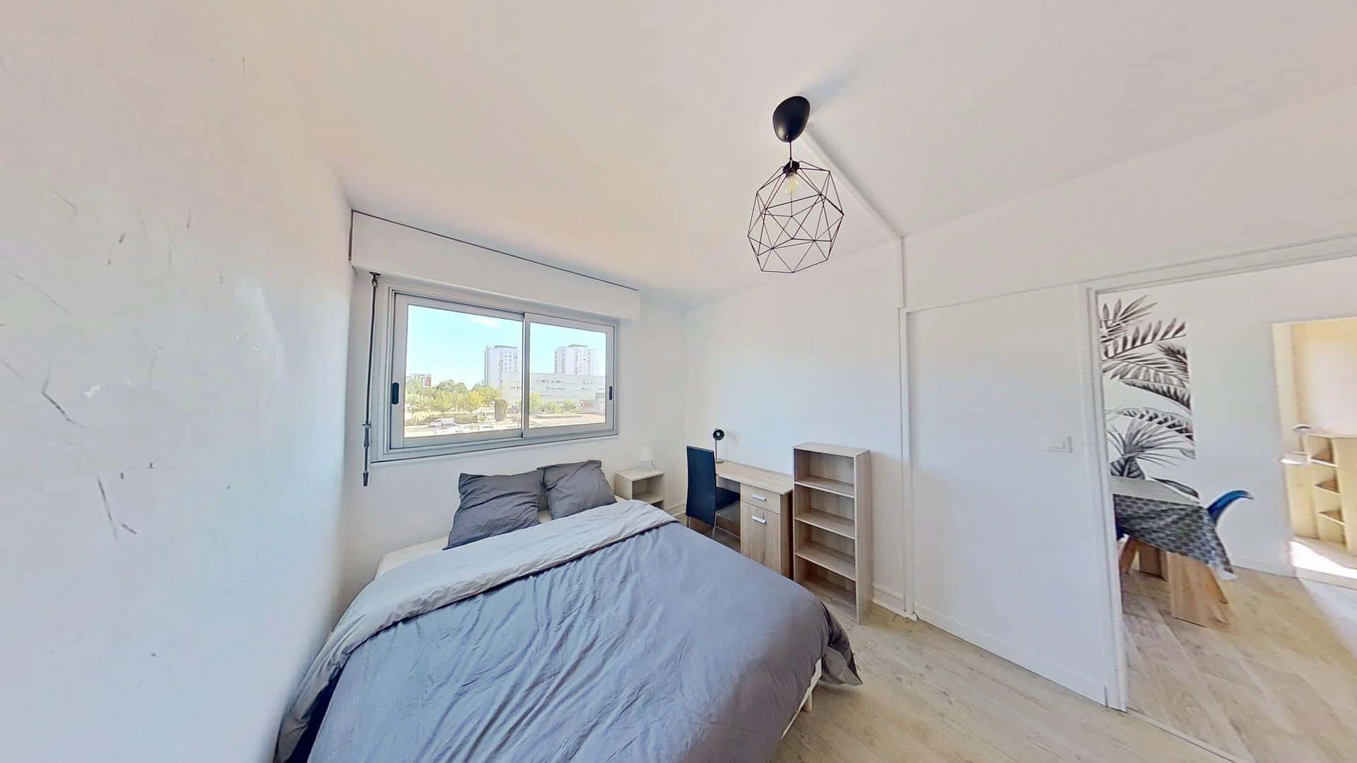 Comfortable and spacious student room in 
