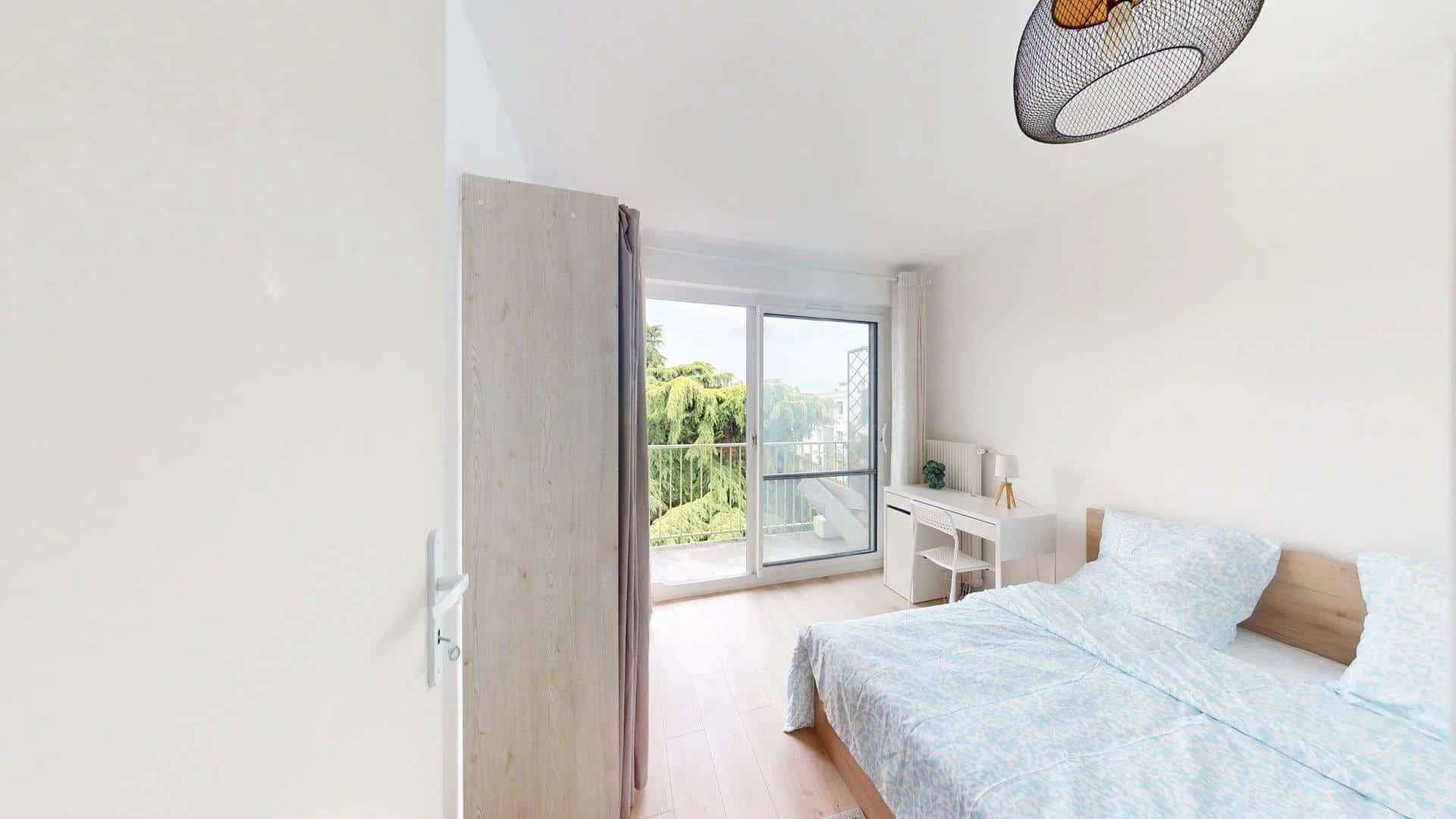 Habitación estudiantil amplia y cómoda en 