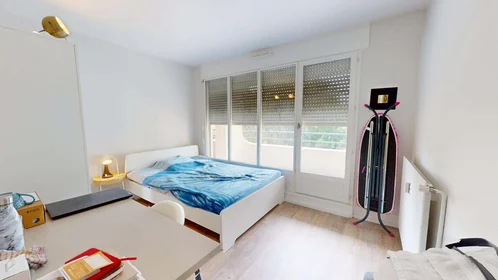 Privatzimmer in der 7 Rue de la Chapelle, 69009 Lyon, France, bild 1 von 18