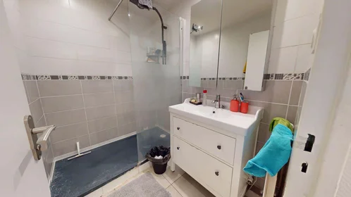 Privatzimmer in der 7 Rue de la Chapelle, 69009 Lyon, France, bild 11 von 18