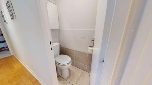 Privatzimmer in der 7 Rue de la Chapelle, 69009 Lyon, France, bild 14 von 18