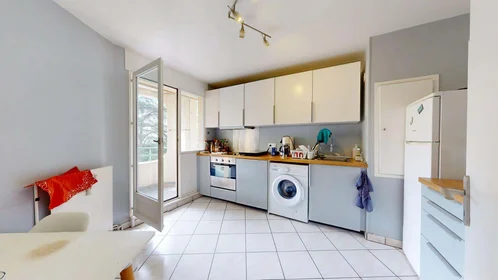 Privatzimmer in der 7 Rue de la Chapelle, 69009 Lyon, France, bild 5 von 18