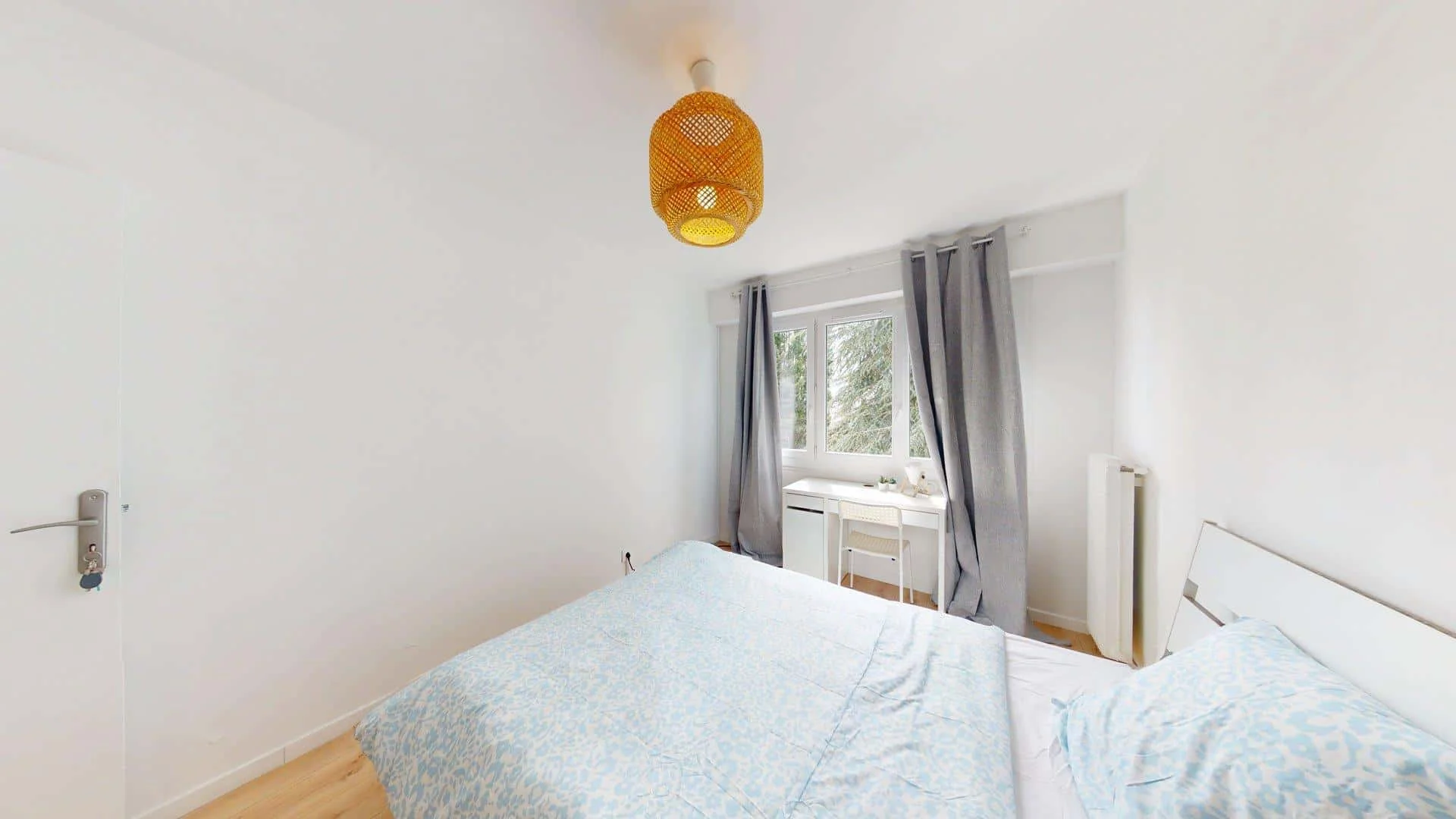 Habitación estudiantil económica con ubicación conveniente en 