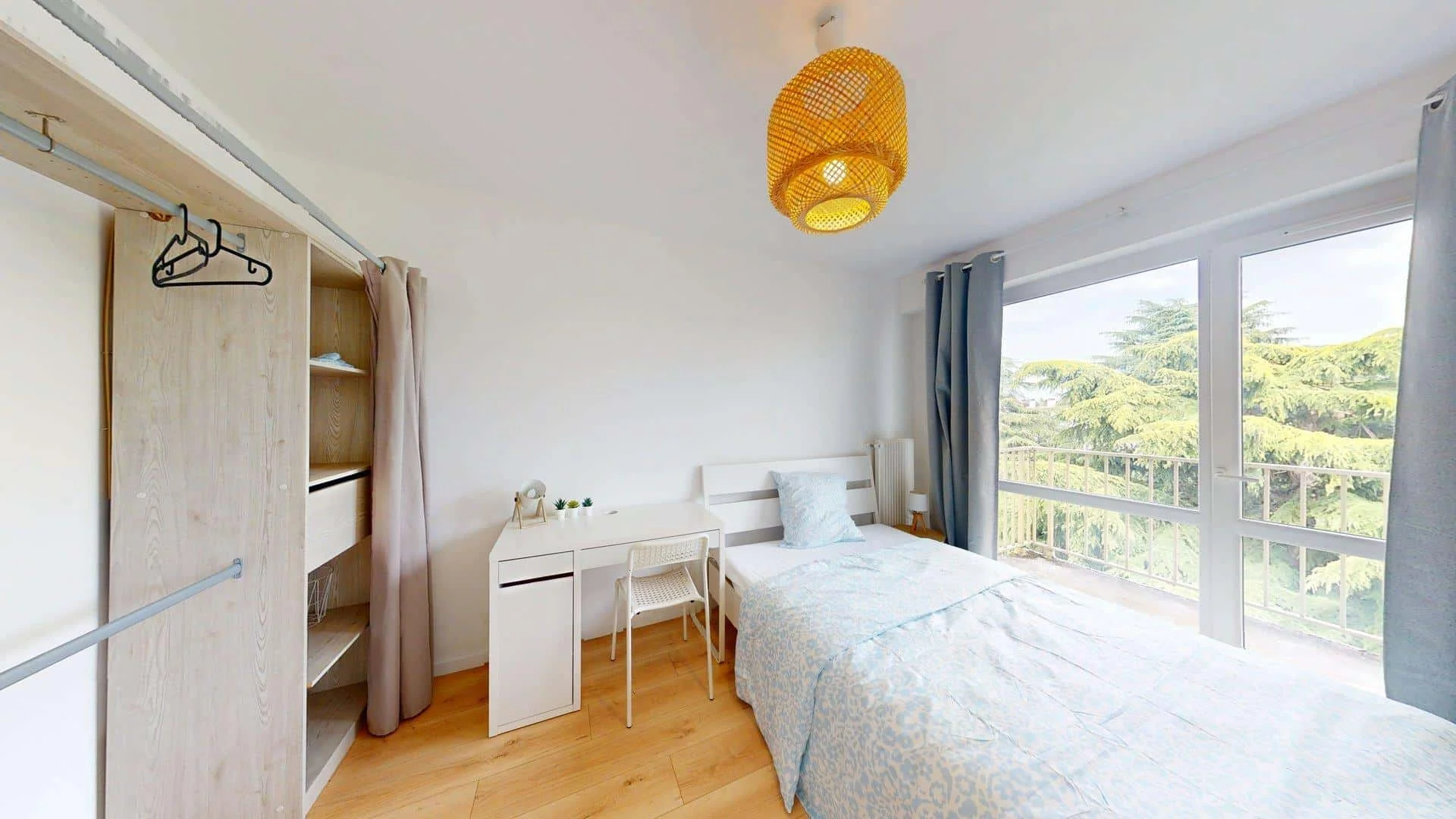 Habitación estudiantil amplia y cómoda en 
