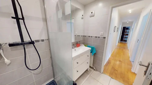 Habitación privada en 7 Rue de la Chapelle, 69009 Lyon, France, imagen 13 de 18