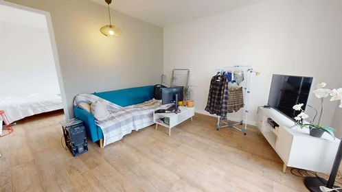 Habitación privada en 7 Rue de la Chapelle, 69009 Lyon, France, imagen 9 de 18