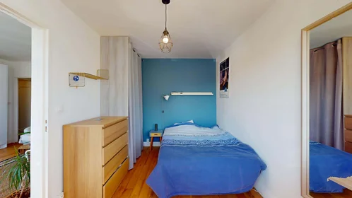 Stanza privata in 13 Sq. des Cloteaux, 35200 Rennes, France, immagine 1 di 19