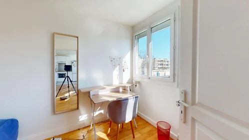 Stanza privata in 13 Sq. des Cloteaux, 35200 Rennes, France, immagine 3 di 19
