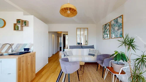 Stanza privata in 13 Sq. des Cloteaux, 35200 Rennes, France, immagine 9 di 19