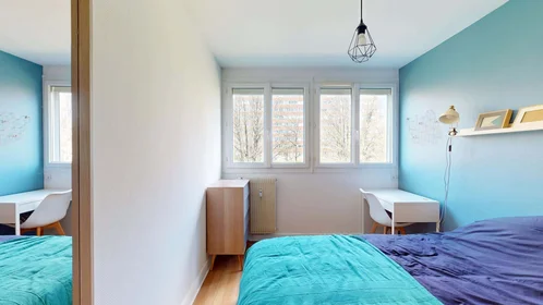 Stanza privata in 13 Sq. des Cloteaux, 35200 Rennes, France, immagine 2 di 19