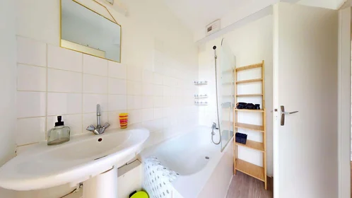 Privatzimmer in der 64 Bd Gaston Birgé, 49100 Angers, France, bild 15 von 20