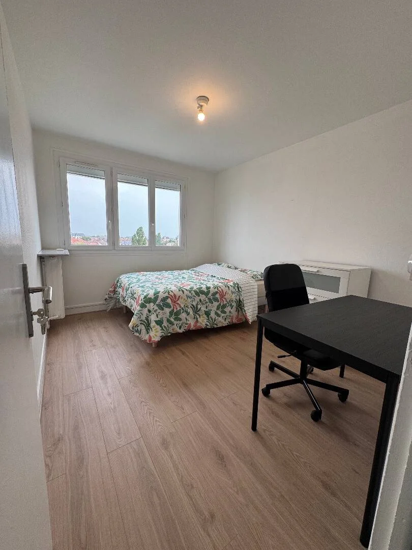 Zimmer in Studentenwohnung in  zu vermieten, voll möbliert