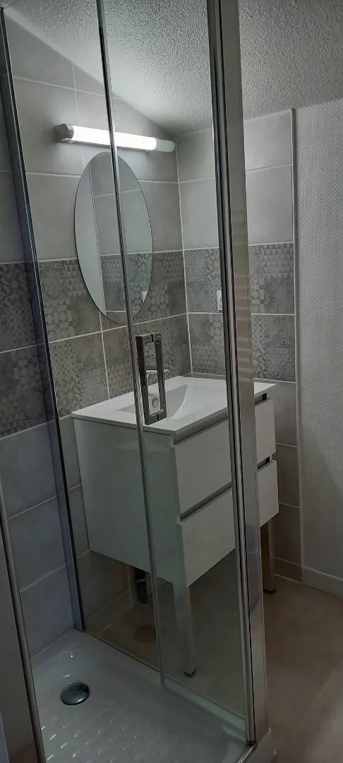 Zimmer in Studentenwohnung in  zu vermieten, voll möbliert