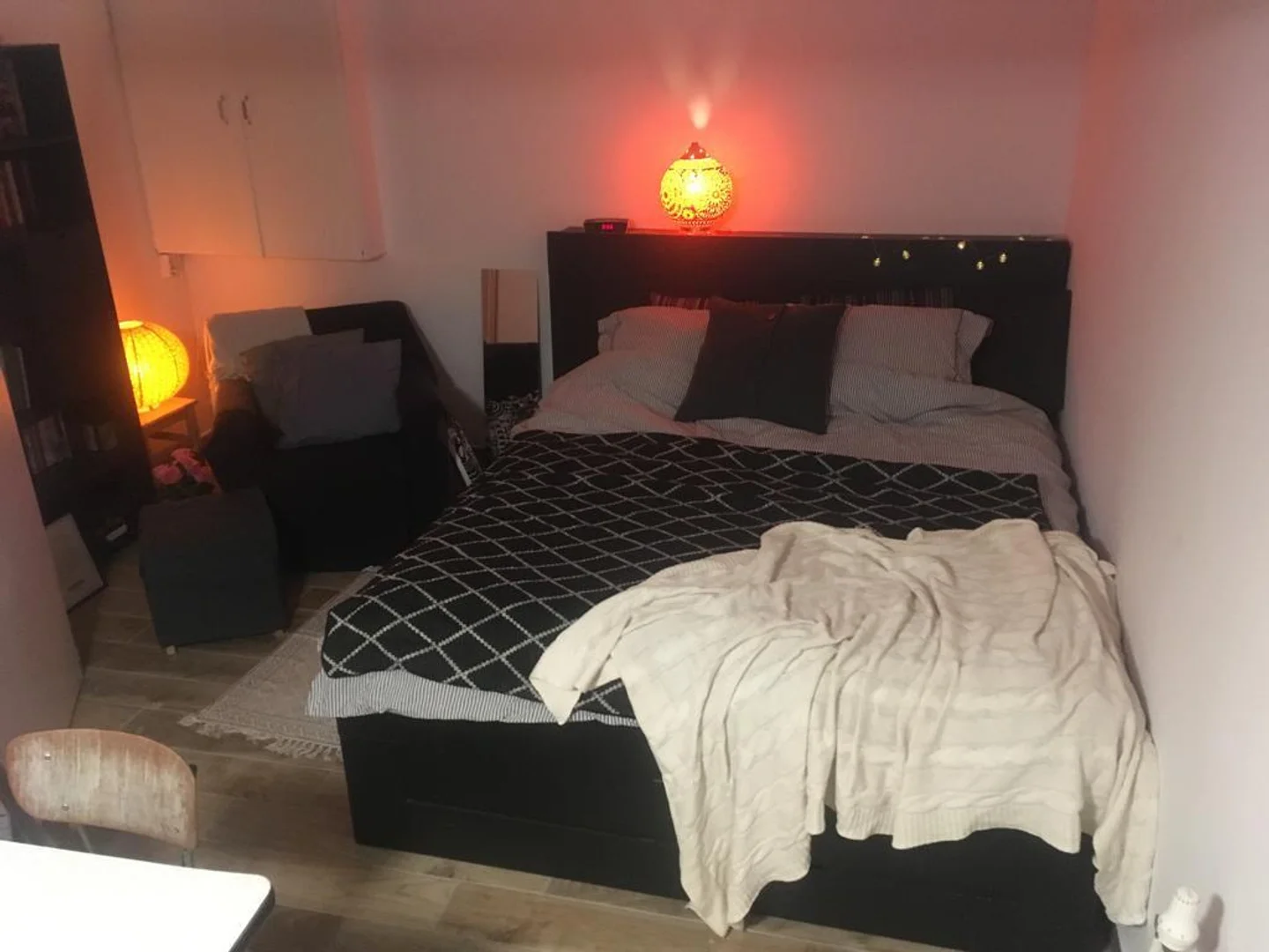 Studio d'étudiant minimaliste dans  avec agencement efficace