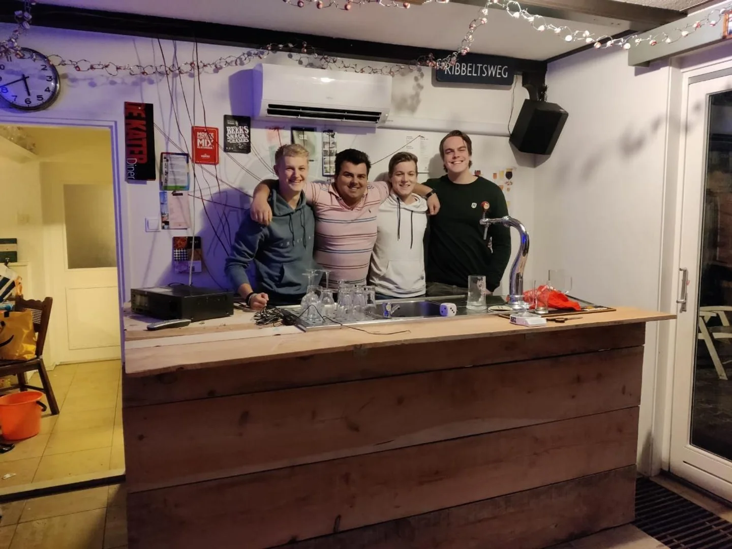 Habitación estudiantil luminosa y aireada con fácil acceso a la universidad en 