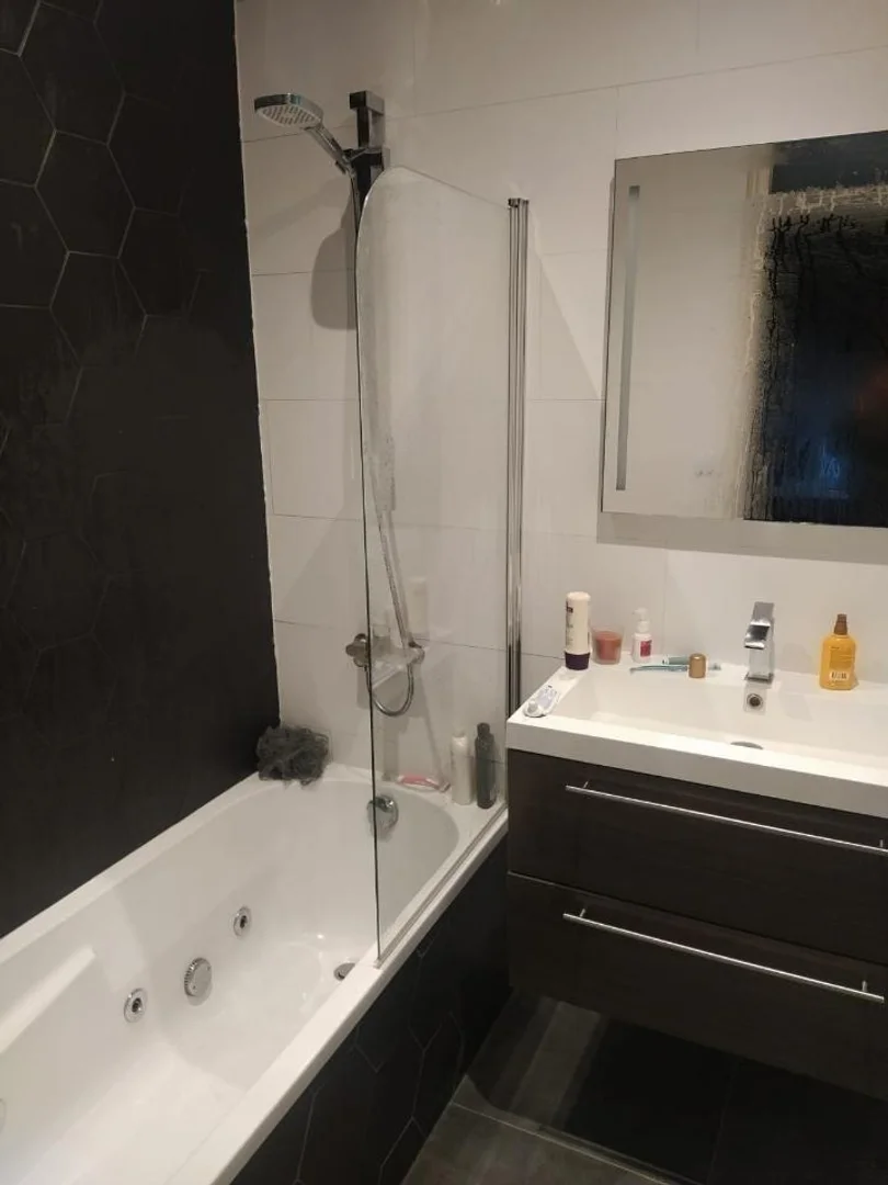 Economical student room with convenient location in 
