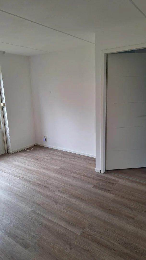 Habitación para estudiantes en  con área de estudio y facilidades compartidas