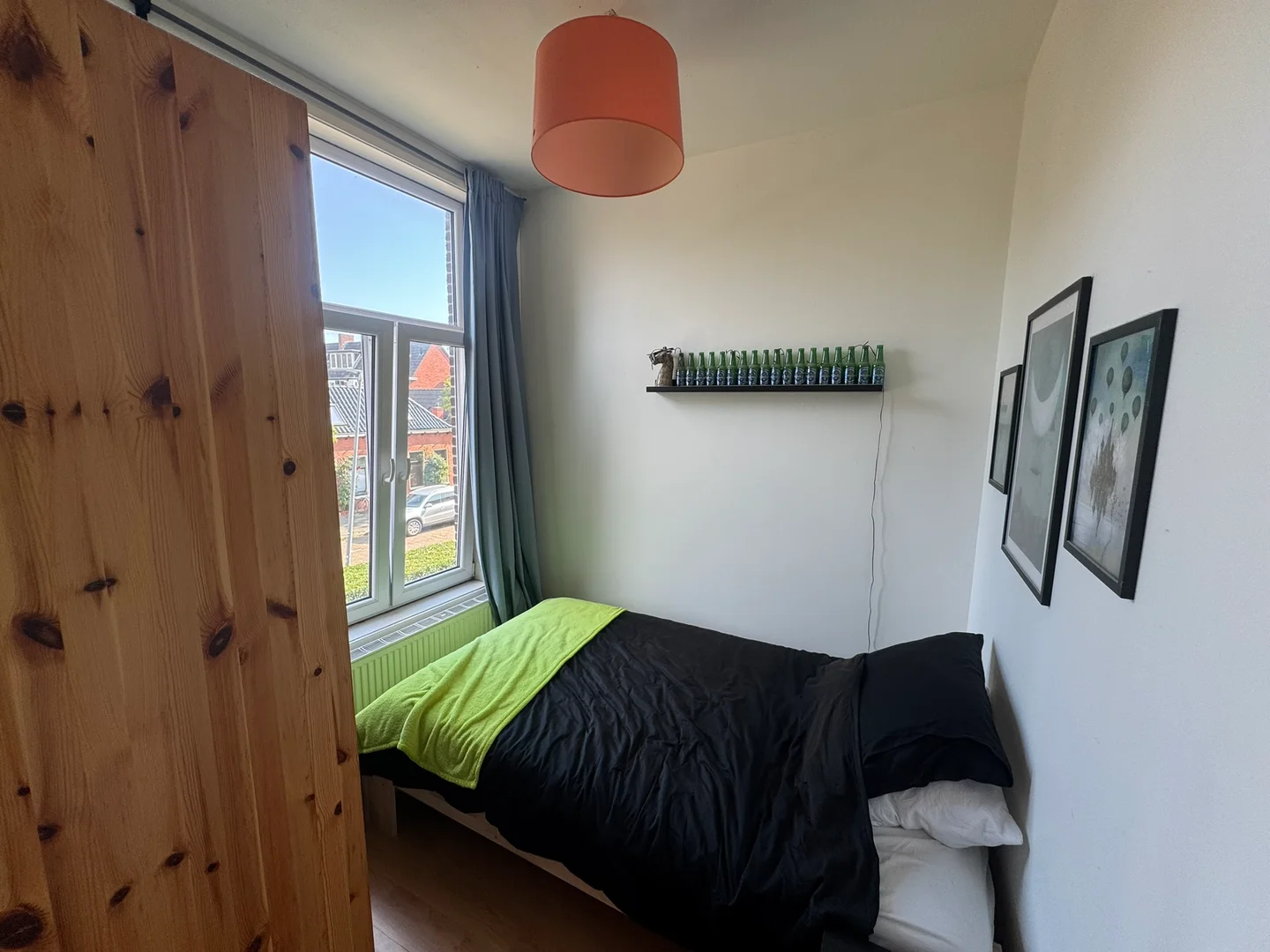Cozy room for students available in 