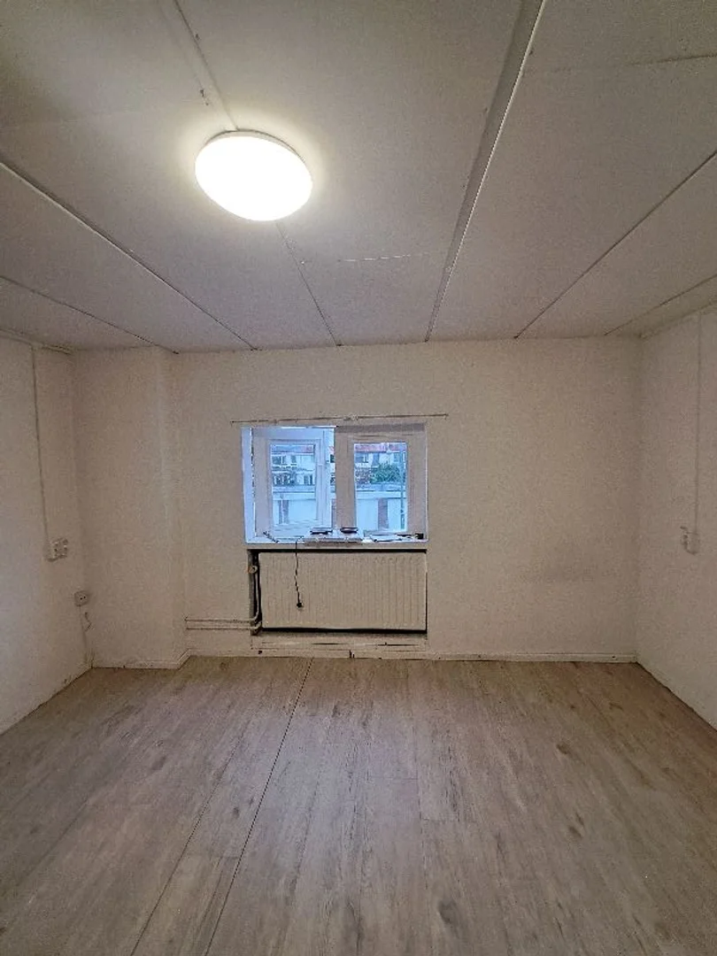 Chambre abordable pour les étudiants avec un bon éclairage dans 