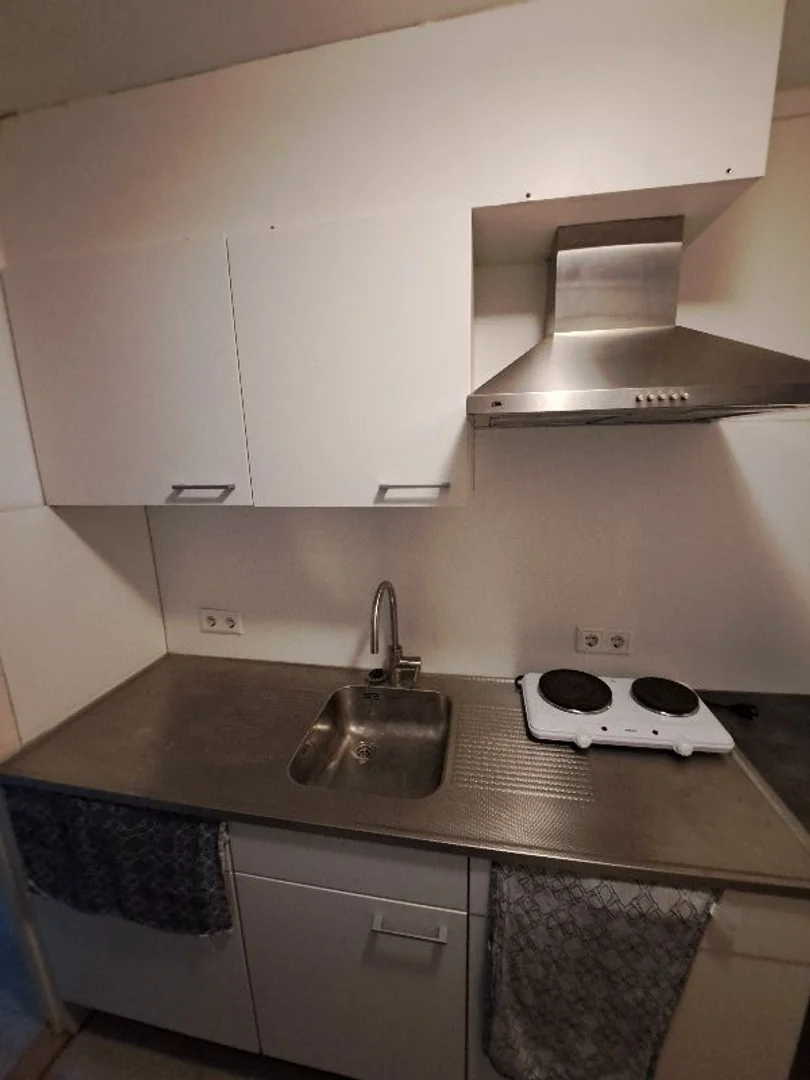 Chambre conviviale pour les étudiants dans  avec des équipements modernes