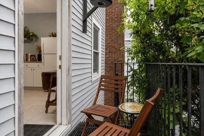 Logement entier en résidence à 377, Dorchester St., Unit 2, South Boston, Boston, MA, 02127, image 2 de 15
