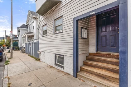 Logement entier en résidence à 377, Dorchester St., Unit 2, South Boston, Boston, MA, 02127, image 5 de 15
