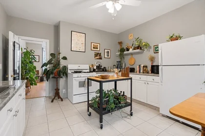 Logement entier en résidence à 377, Dorchester St., Unit 2, South Boston, Boston, MA, 02127, image 6 de 15