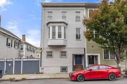 Logement entier en résidence à 377, Dorchester St., Unit 2, South Boston, Boston, MA, 02127, image 9 de 15