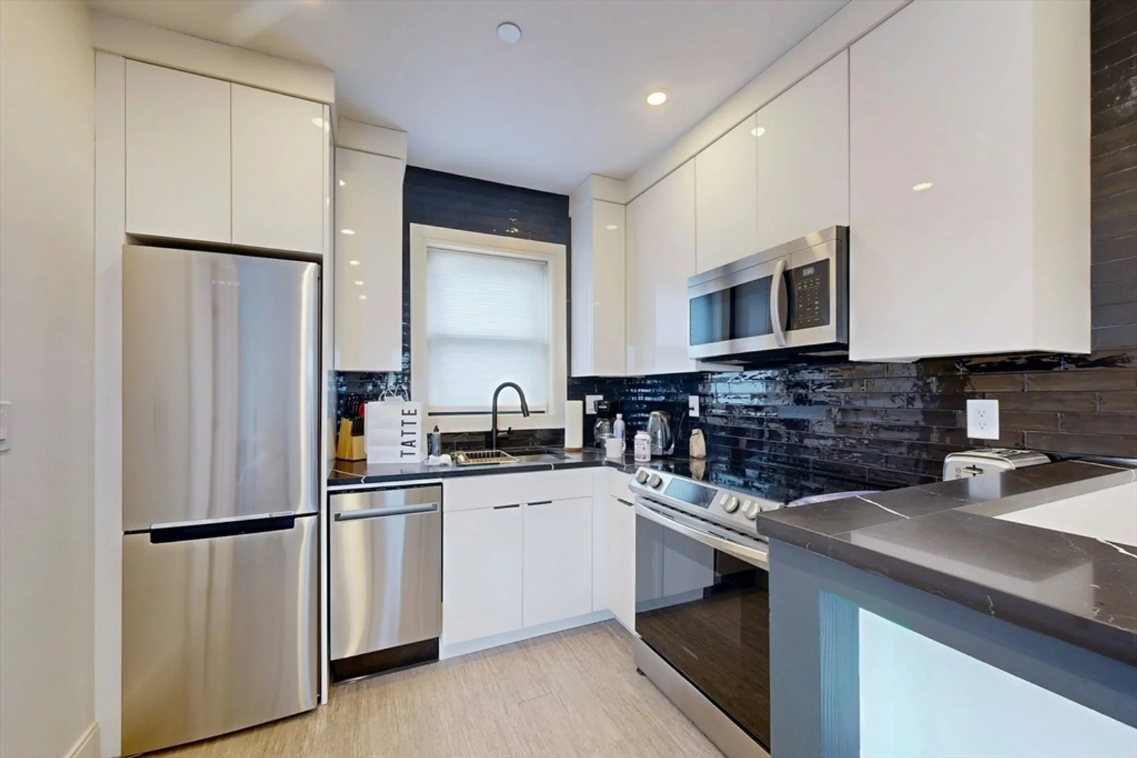 353, East 8th, Unit 3, South Boston, Boston, MA, 02127