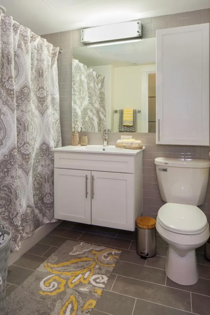 Niedrogi apartament typu studio z niezbędnymi funkcjami w 