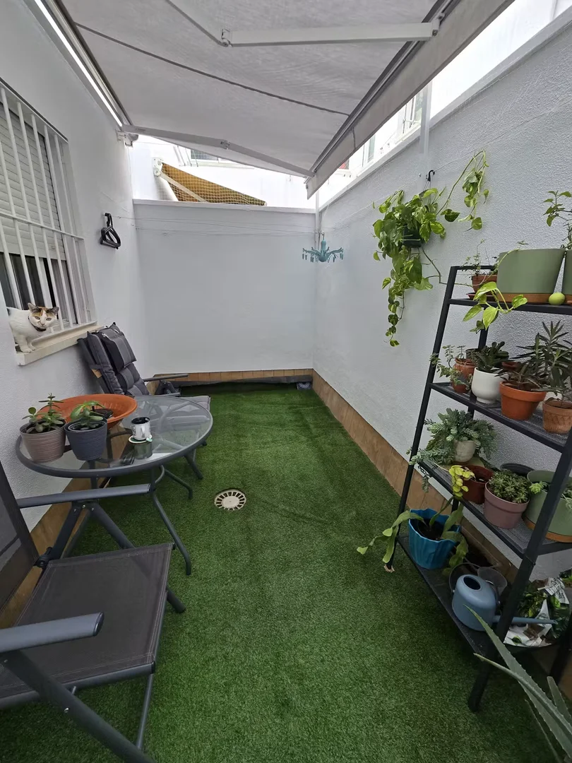'de öğrenci dairesinde, tamamen mobilyalı kiralık oda