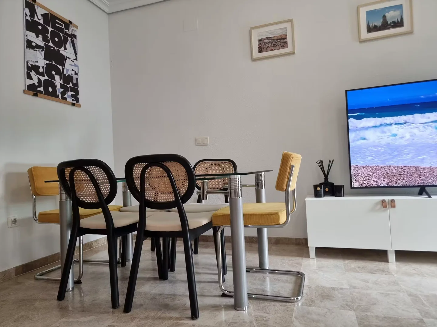  bölgesinde uygun konuma sahip ekonomik öğrenci odası