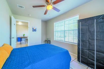 Alojamiento entero en residencia en Street, TX, Houston, United States, 77015, imagen 2 de 14