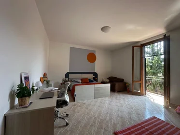 Chambre privée à Via del Brolo, , image 1 de 10