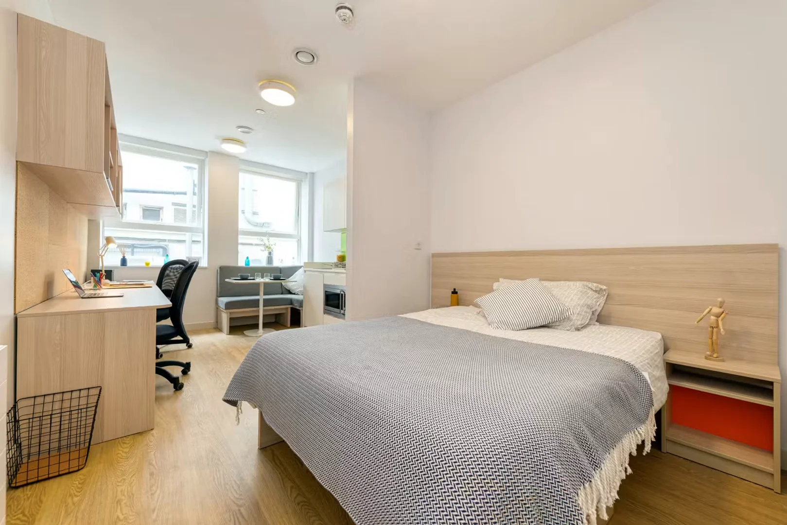 Habitación para estudiantes en  con área de estudio y facilidades compartidas