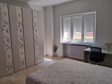 Chambre privée à Viale Antonio Mellusi, , image 2 de 9