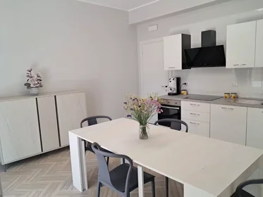 Chambre privée à Viale Antonio Mellusi, , image 5 de 9