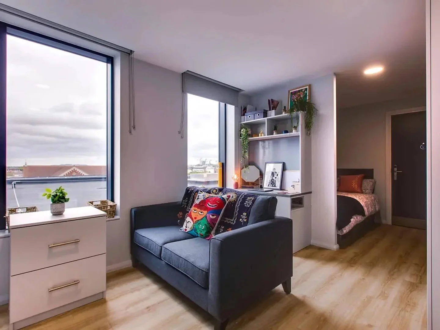 Chic studio apartment near campus in 