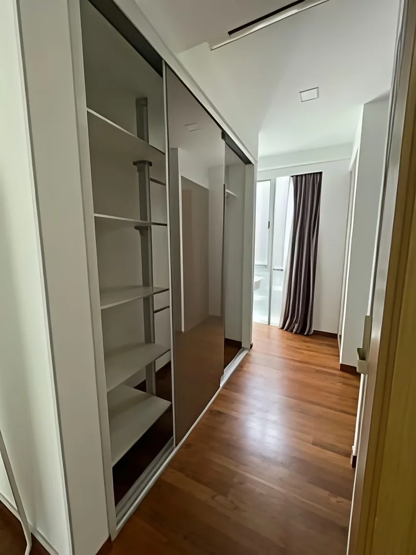 Chambre confortable pour étudiants disponible dans 
