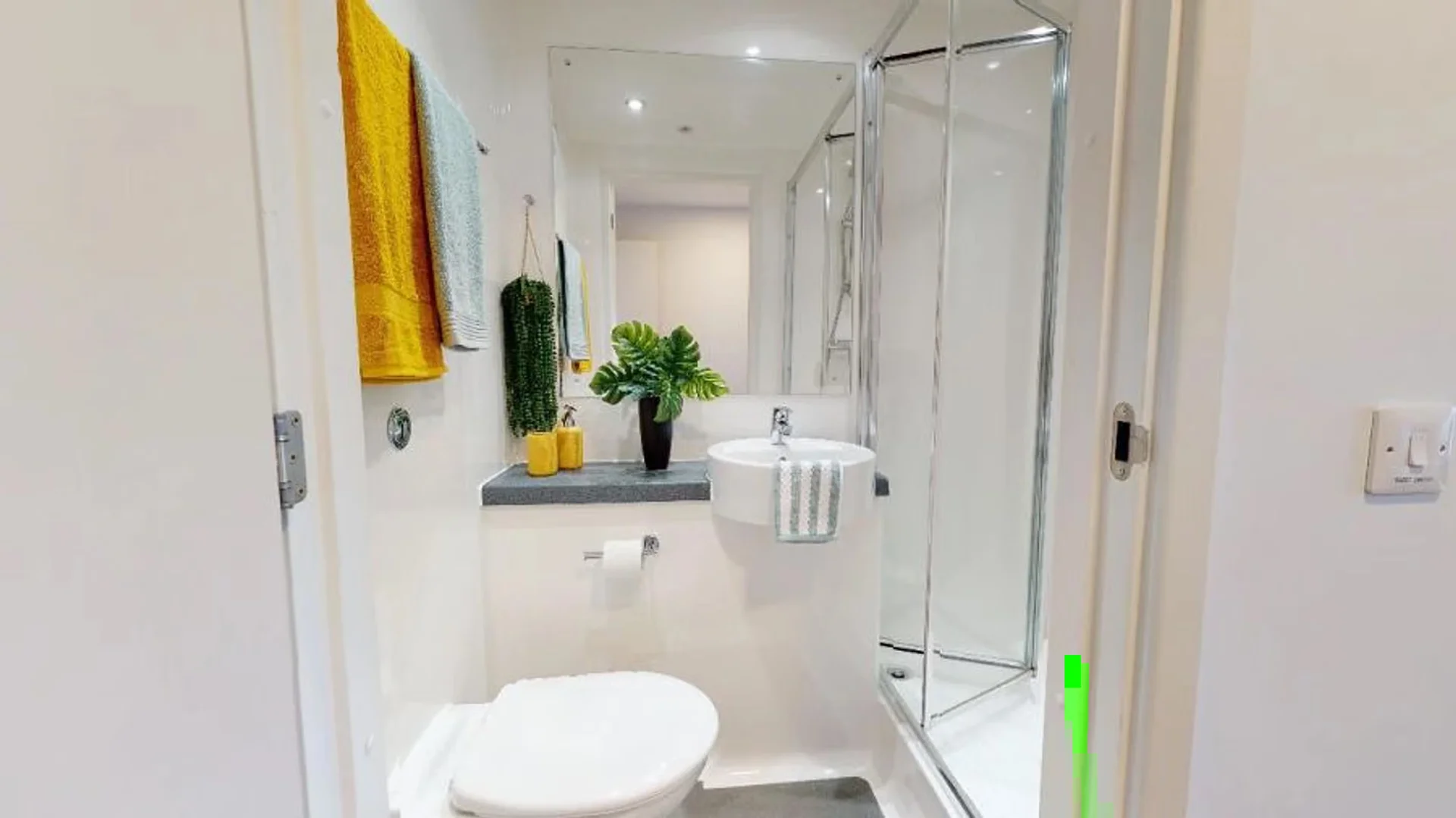 Quarto para alugar em apartamento de estudantes em , totalmente mobilado