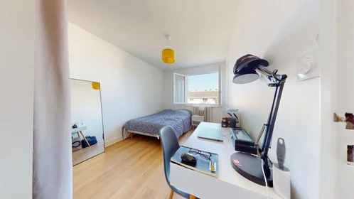 Habitación privada en 23 Rue des Ormeaux, Angers 49100, imagen 4 de 18
