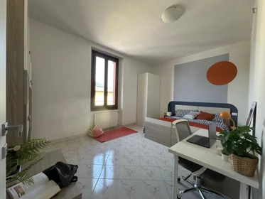Chambre privée à Via del Brolo, image 1 de 8