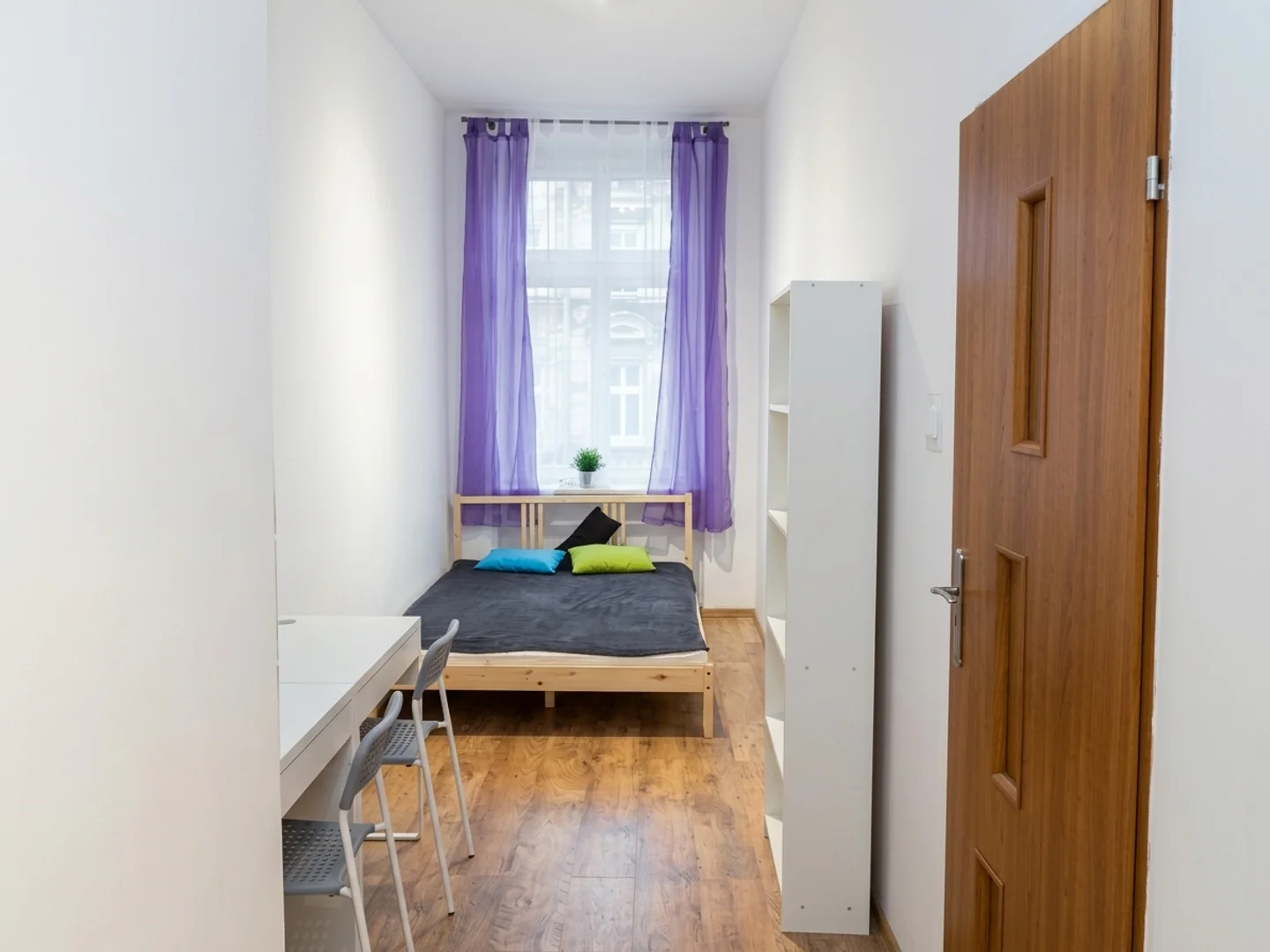 Cozy room for students available in 