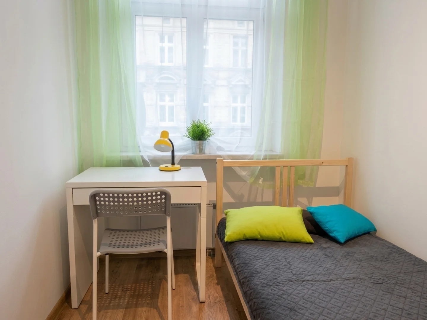 Economical student room with convenient location in 