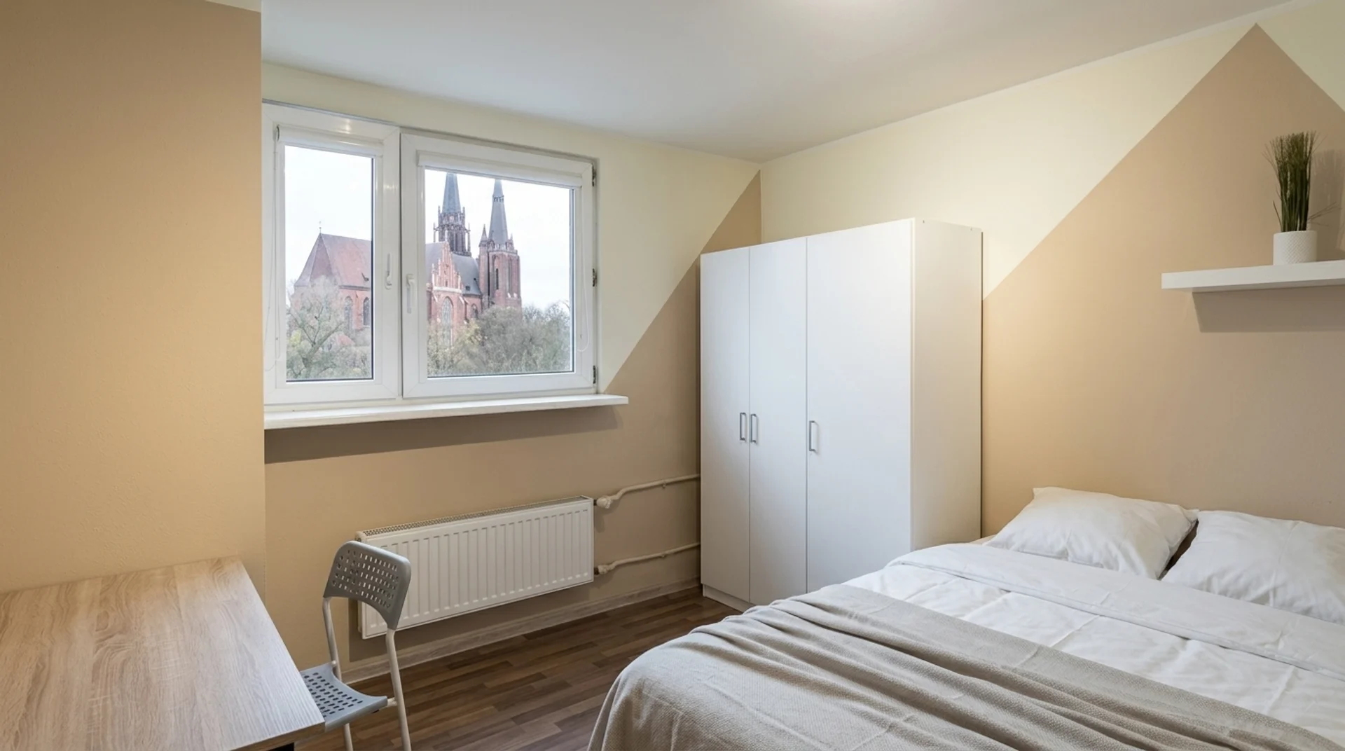 Cozy room for students available in