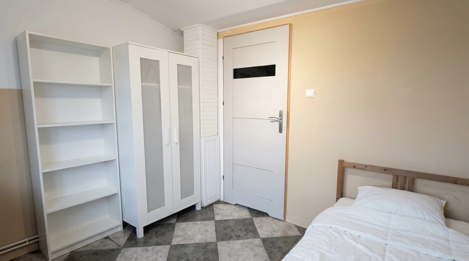Student-friendly room in  with modern amenities