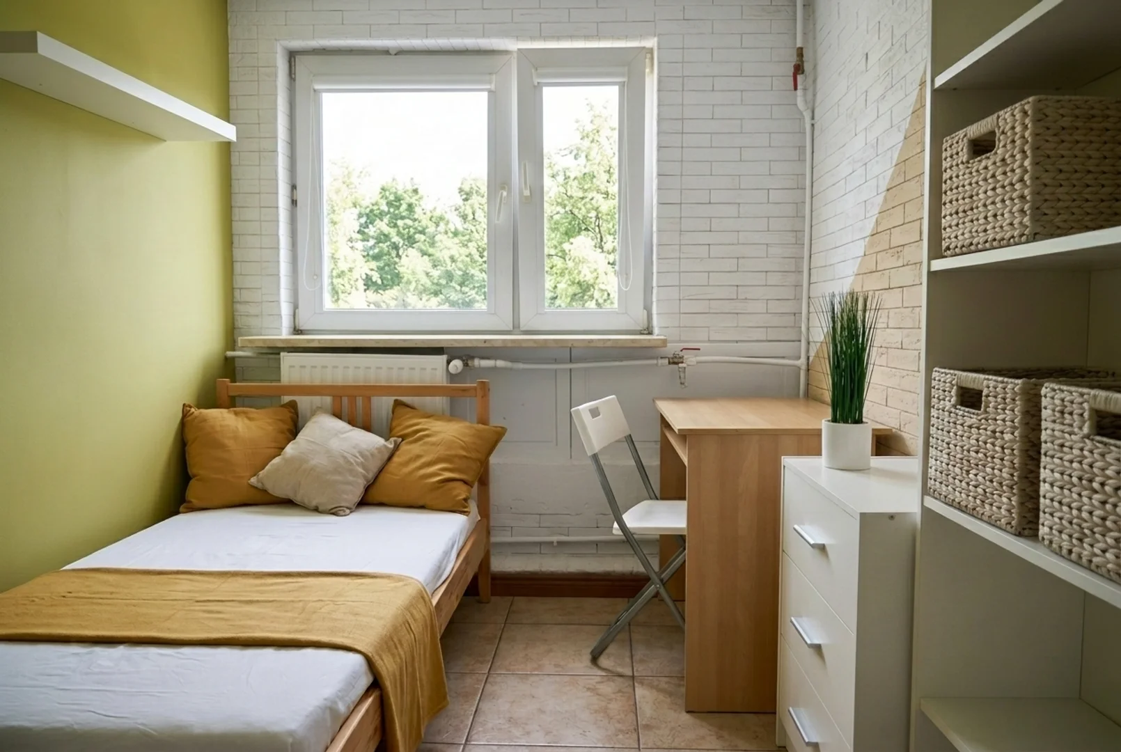 Student-friendly room in  with modern amenities
