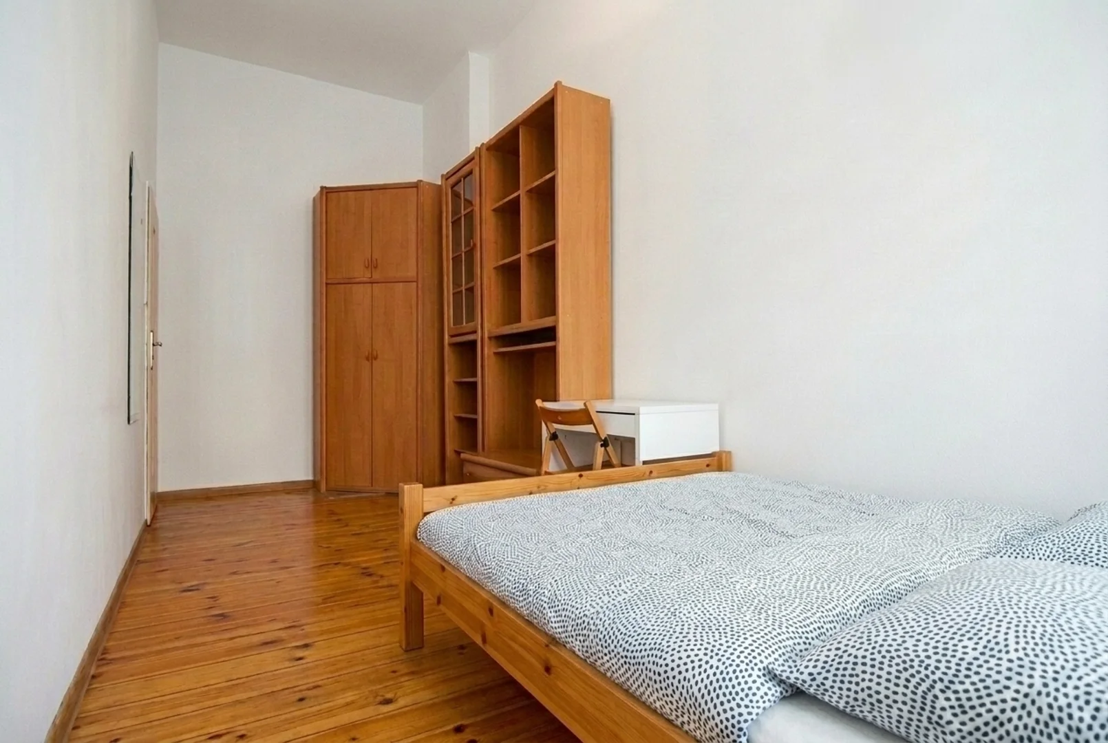 Bright and airy student room with easy university access in 