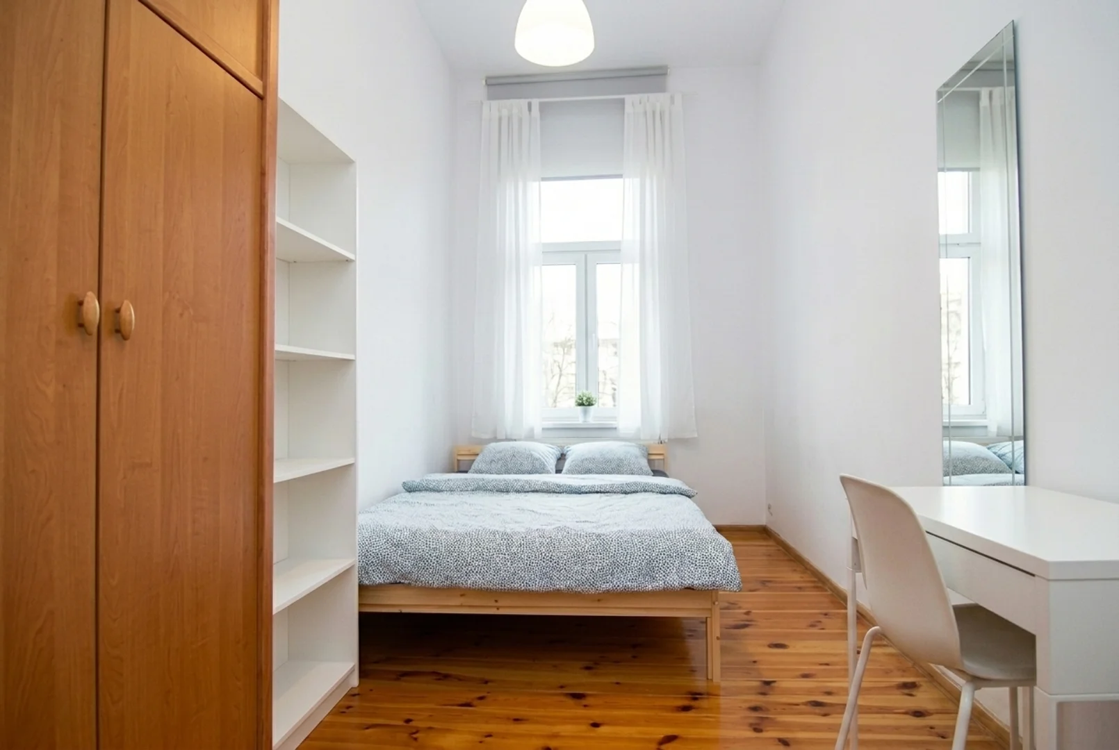 Room for rent in student apartment in , fully furnished
